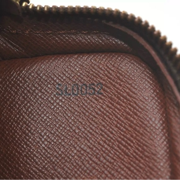 Authentic Louis Vuitton crossbody bag - Picture 9 of 16